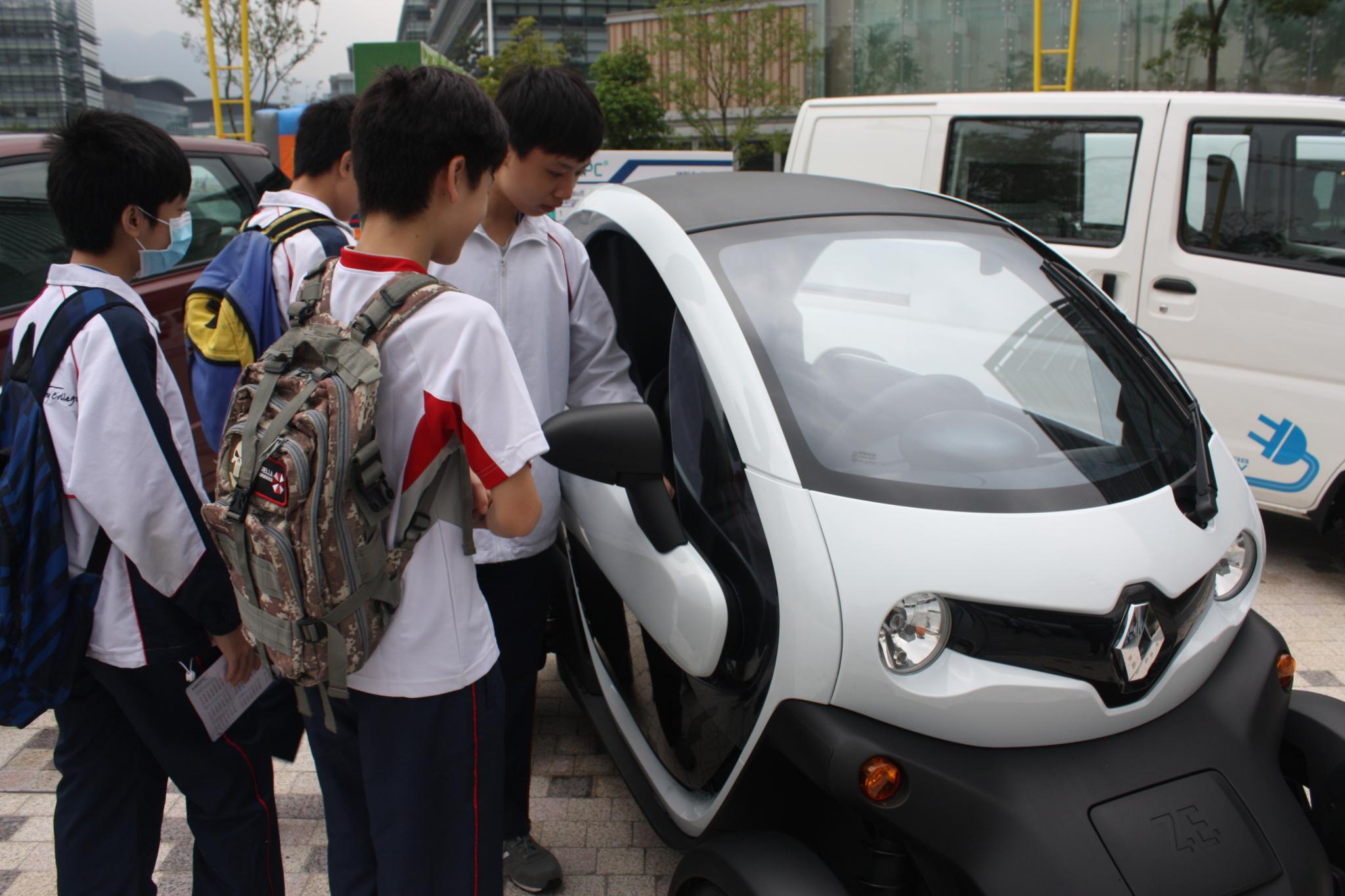 Students are showing an avid interest in the new electrical car