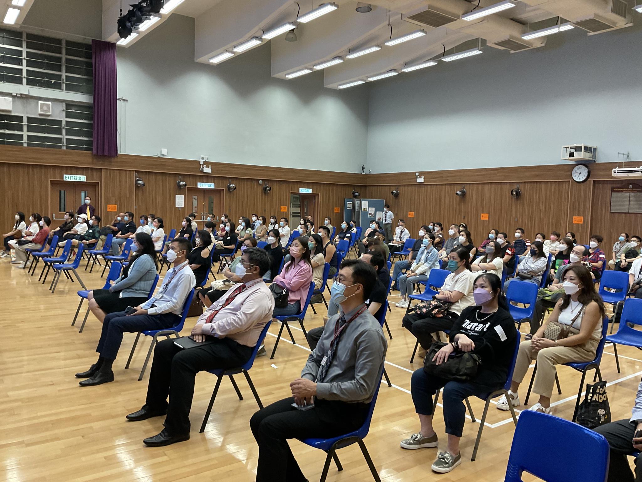 Many parents attended the Parents' Night.
