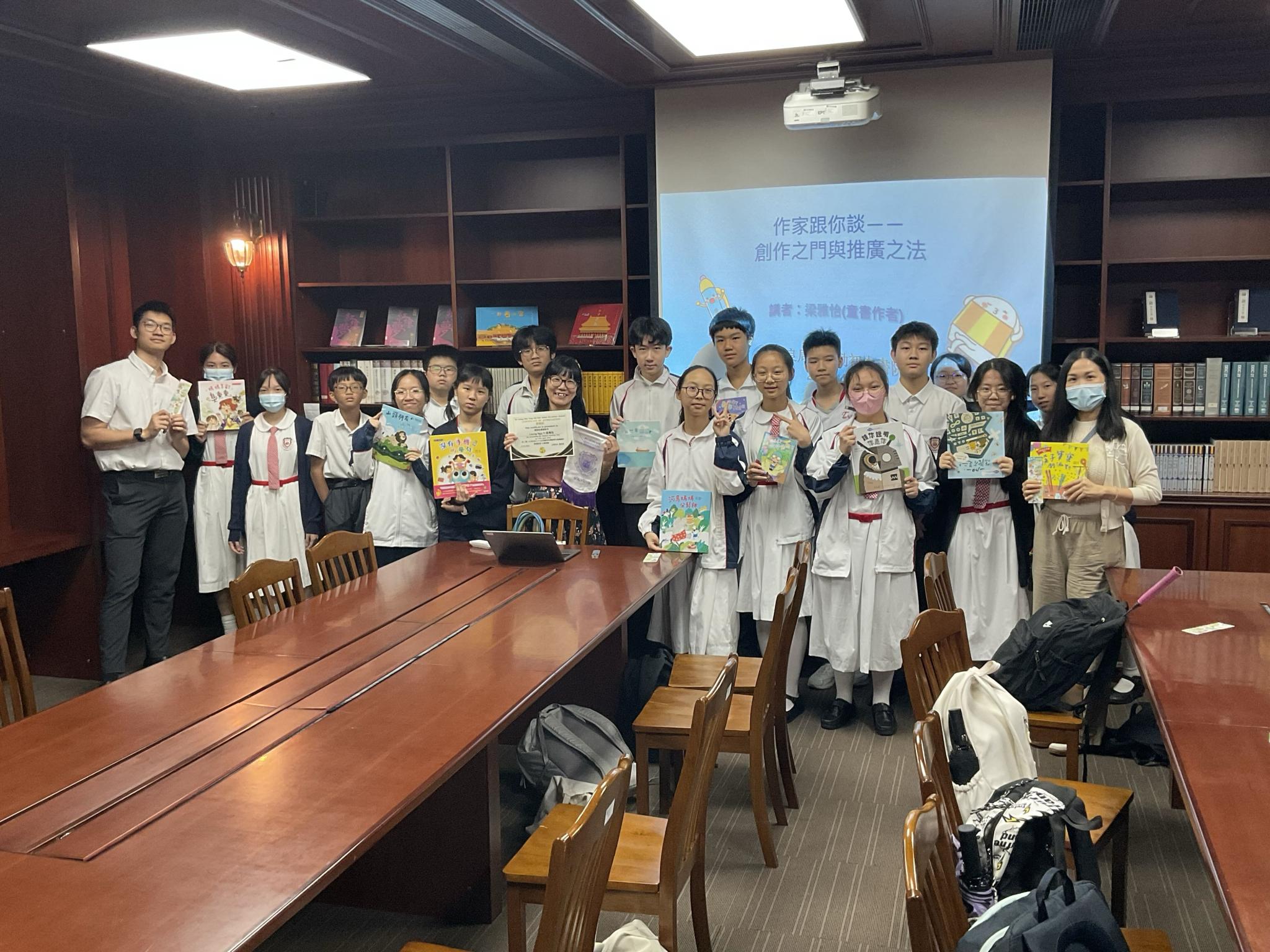 Our students librarian and teachers take a group photo with Ms. Leung Nga Yi. Our students librarian and teachers take a group photo with Ms. Leung Nga Yi.