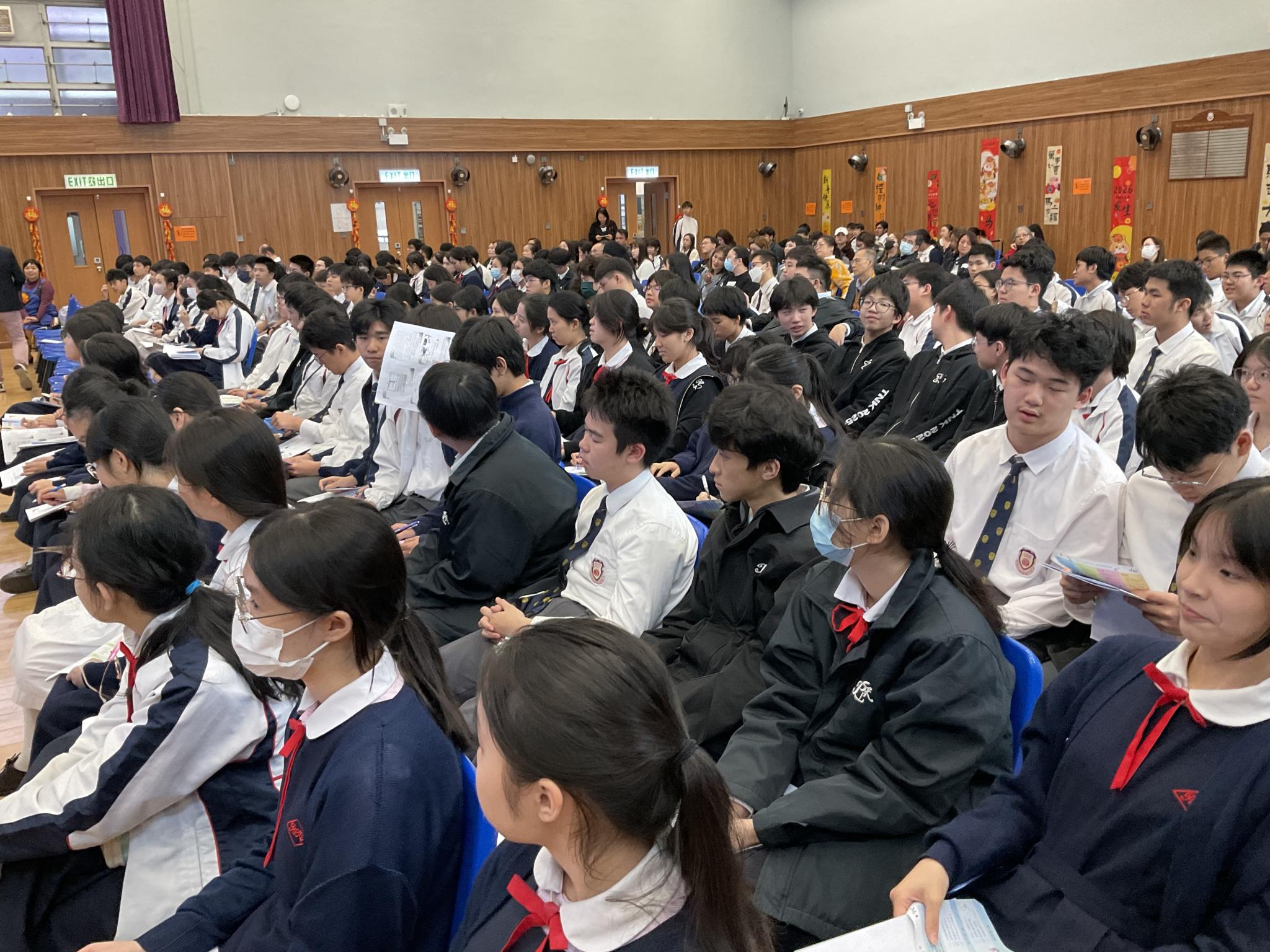 A lot of students and parents attend the talk. A lot of students and parents attend the talk.