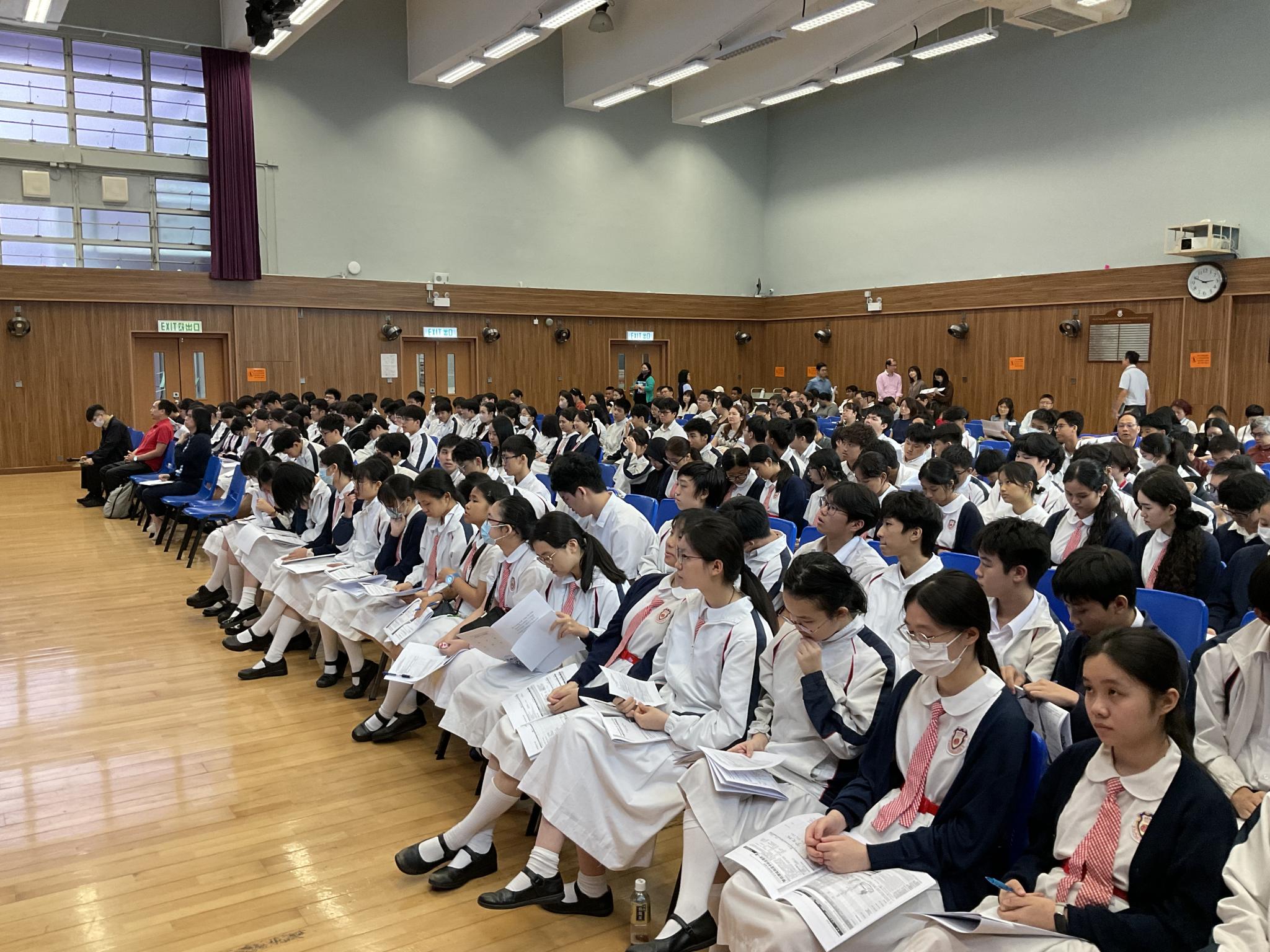 Students listen to the talk. Students listen to the talk.