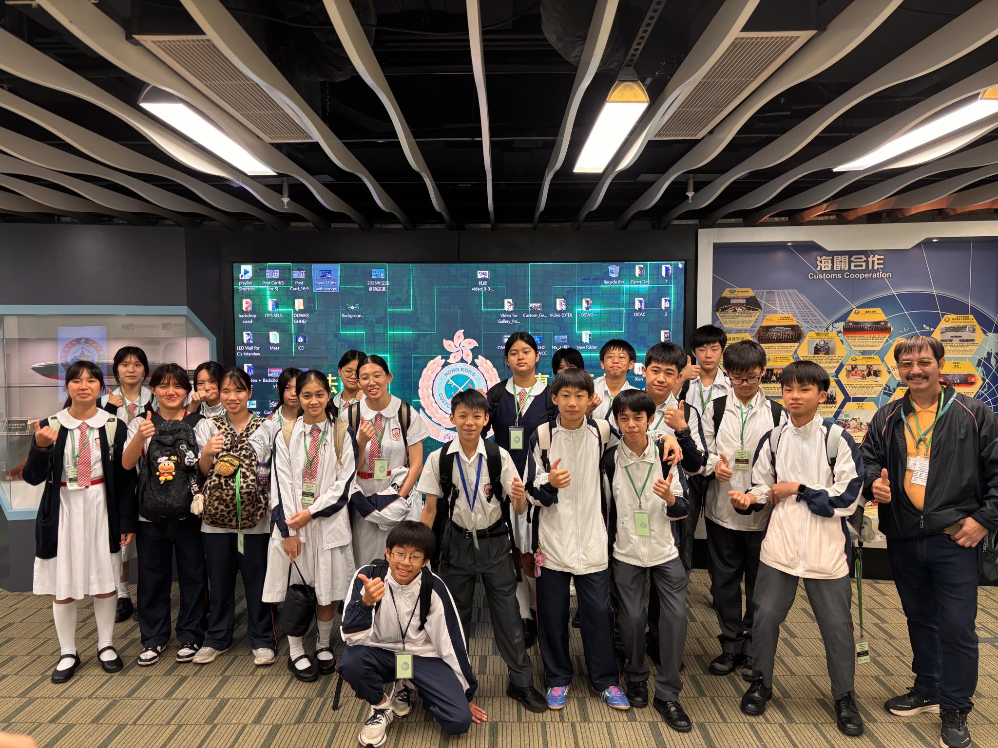 Students are excited to visit HKcustoms. Students are excited to visit HKcustoms.
