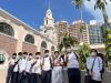Students were having a big photo at Loke Yew Hall. 