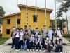 1A students were taking picture with their class teacher.