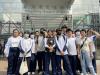 Students took a photo together in the exhibition hall of the Museum.    