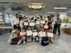 After the AIoT workshops, the primary school students take a group photo with the teachers and student helpers. 