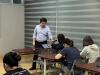The guest speaker makes a good interaction with the participants and invites participants to share their point of view.