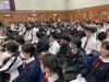 A lot of students and parents attend the talk. 