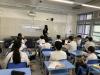 The teacher was introducing the viewing details of the live broadcast.